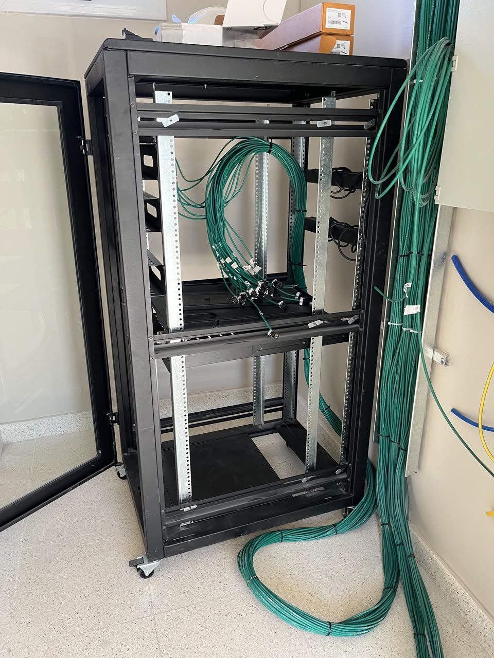 Rack principal UGACOOP terminado