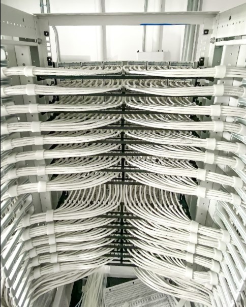 Organización de rack de comunicaciones
